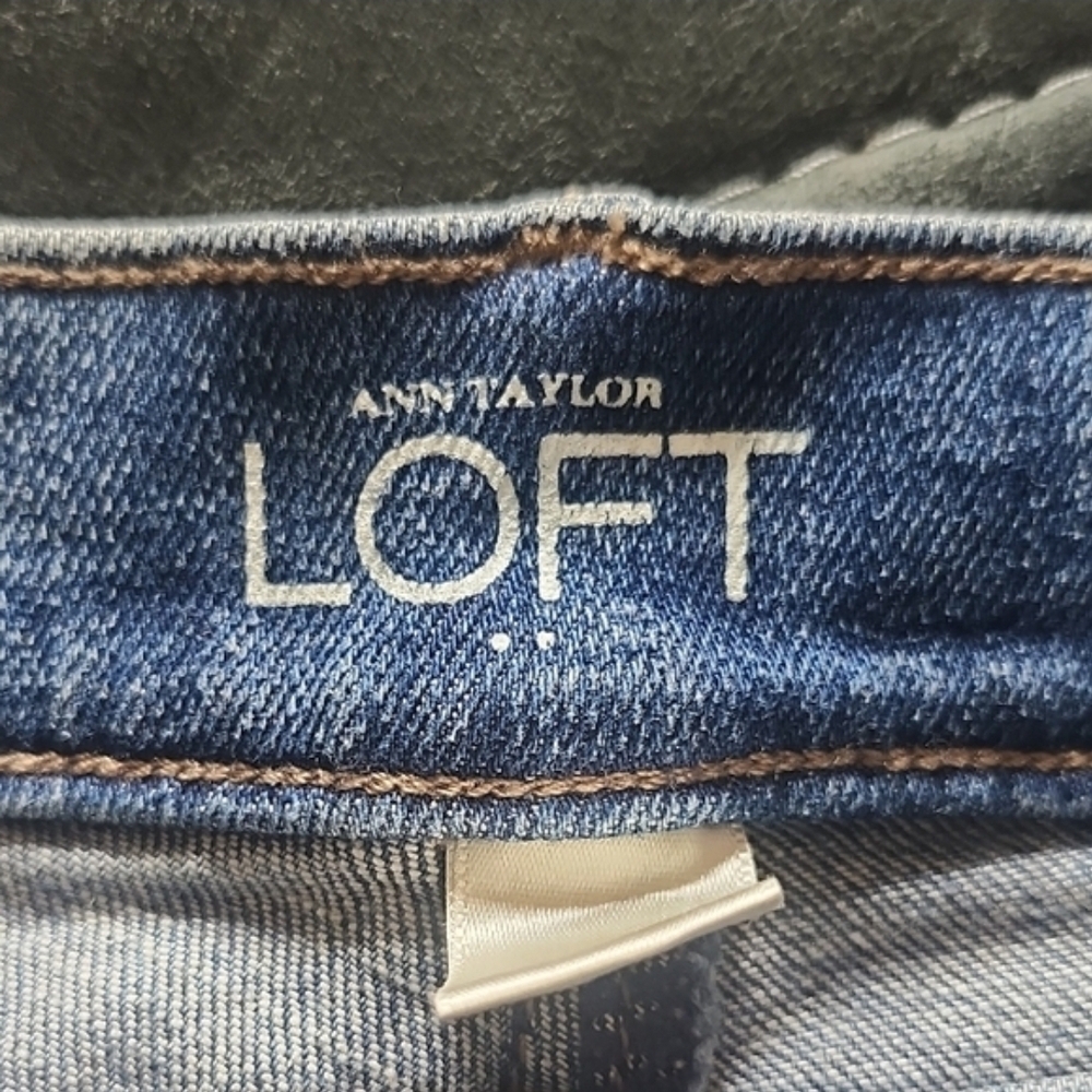 LOFT Women's Blue Distressed Jeans - Picture 4 of 9